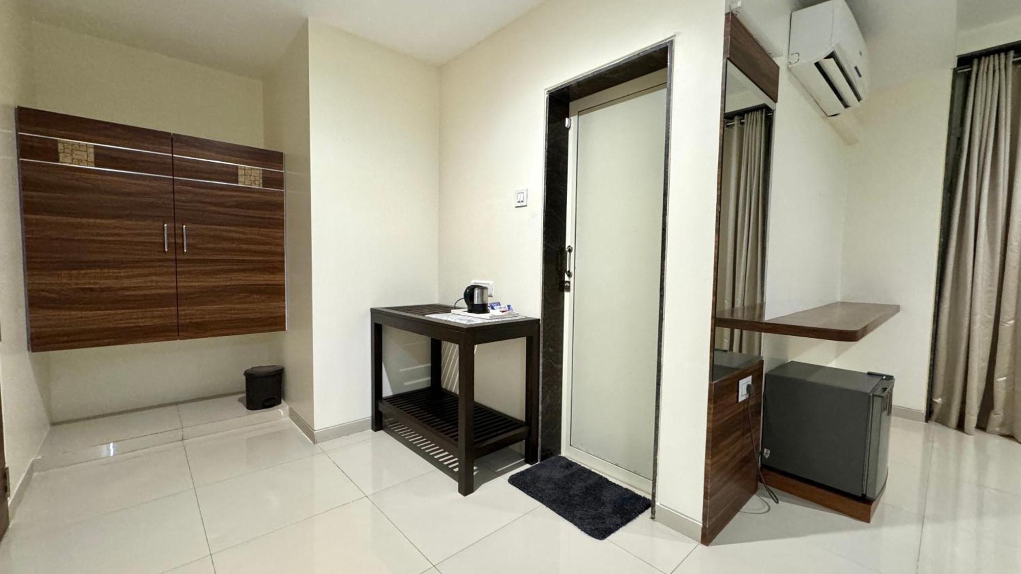 Hotel Sadhana Executive Dāpoli Exterior foto